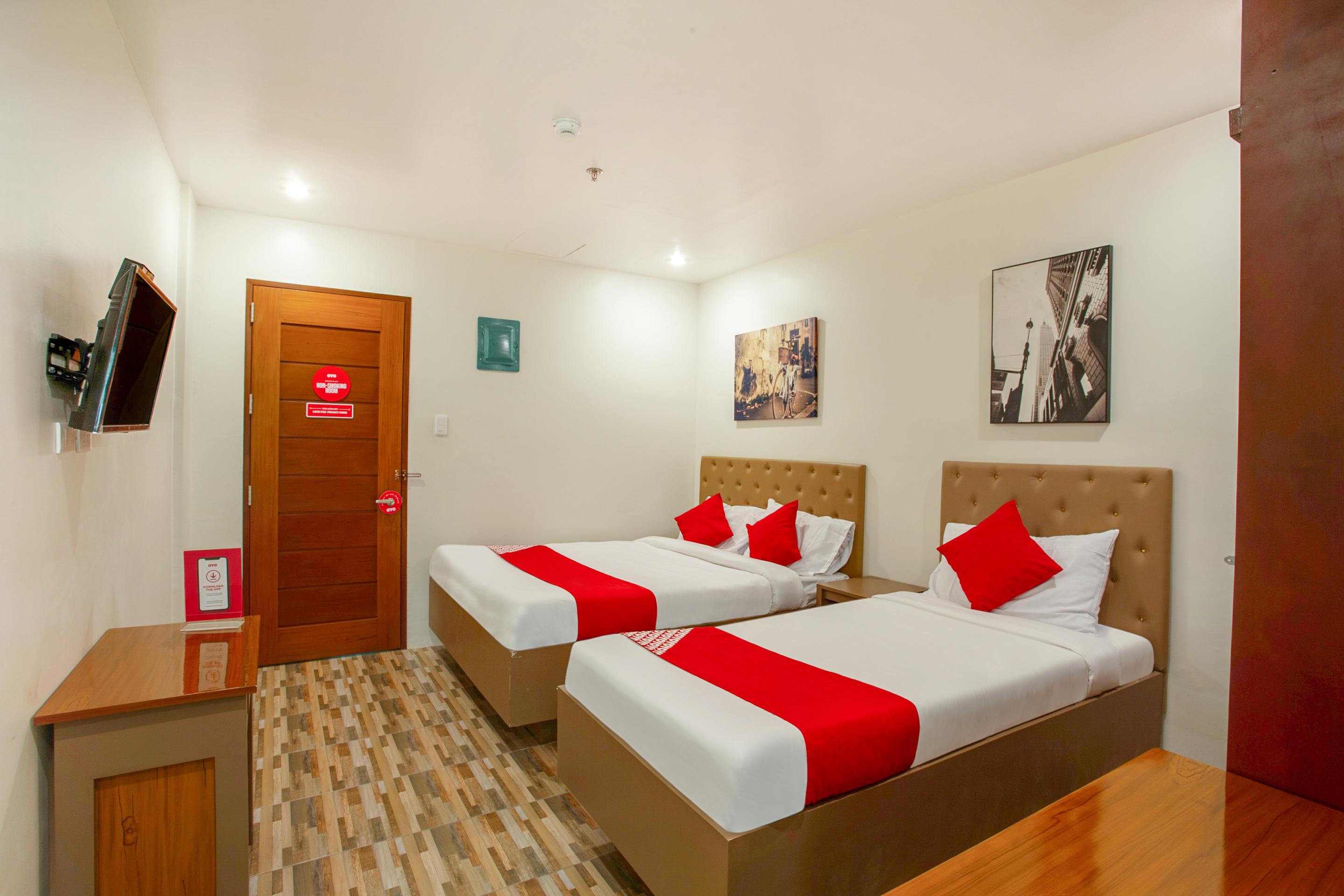 Oyo 421 Deck 360 Dormitel Hotel Davao Exterior photo